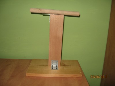 כך יראה בסוף, כמובן שצריך לחבר את המקל כראוי בעזרת 2 זוויות ברזל צרות כדי שהמקל ישב בצורה טובה ויציבה, אני אוסיף עוד תמונות אחרי שאני אסיים לשים בו משחקים.