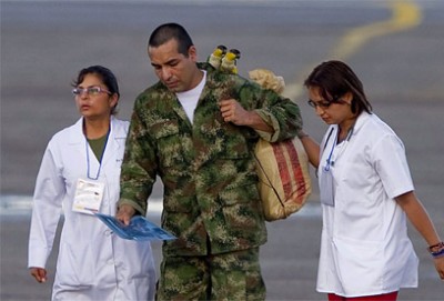 שבוי עם תוכים.jpg