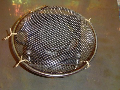 מחובר עם חוטי רפיה